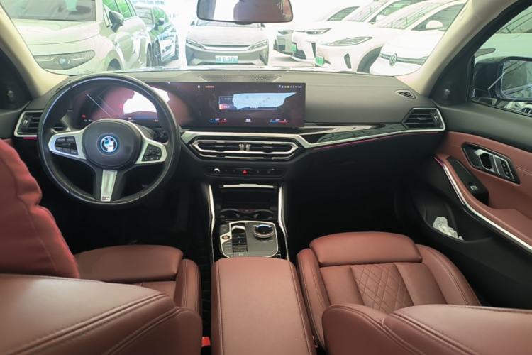 Used BMW i3 2022 eDrive 35 L Center Console