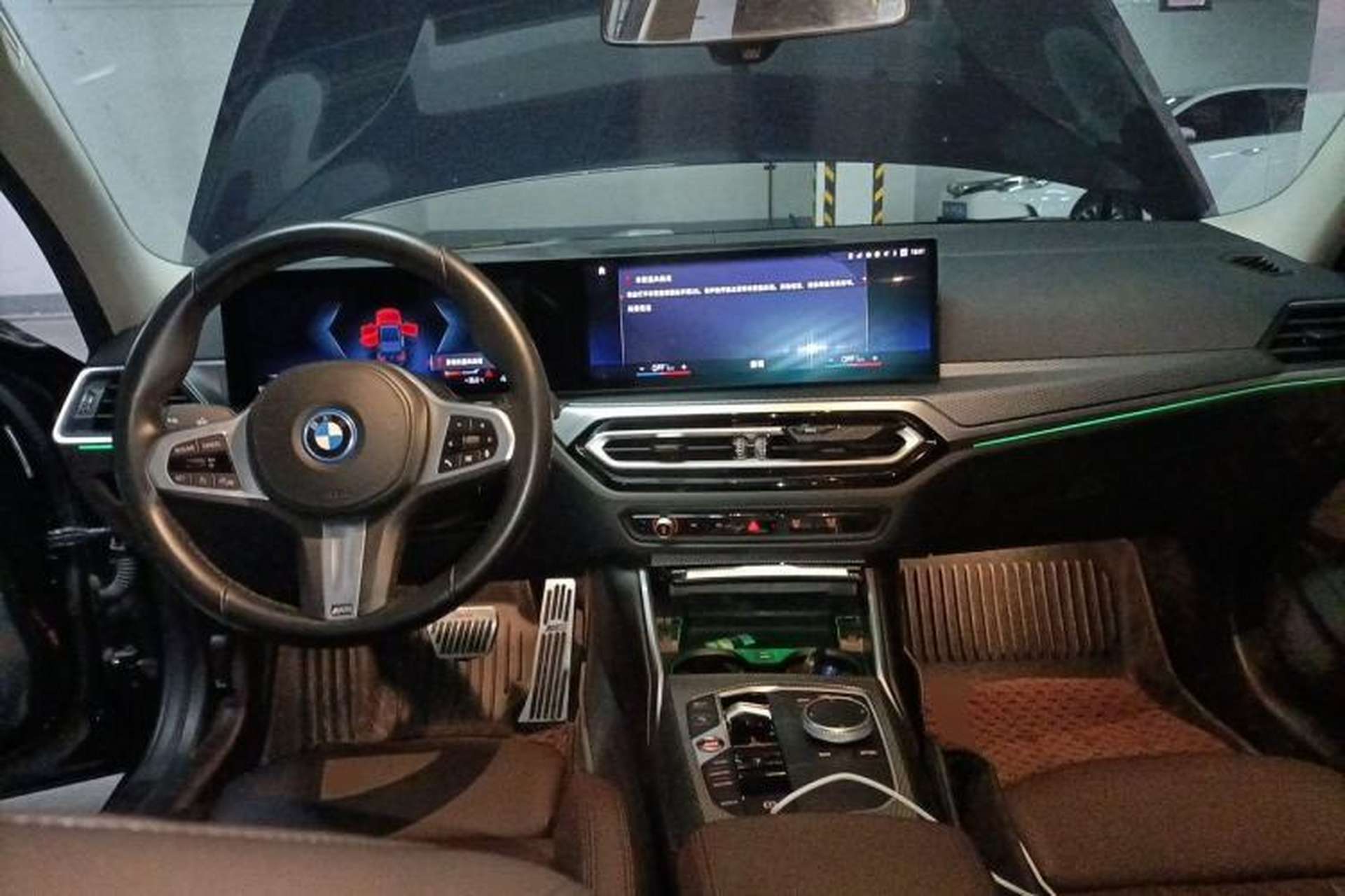 Used BMW i3 2022 eDrive 35 L Center Console
