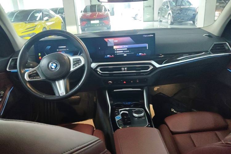 Used BMW i3 2022 eDrive 35 L Center Console
