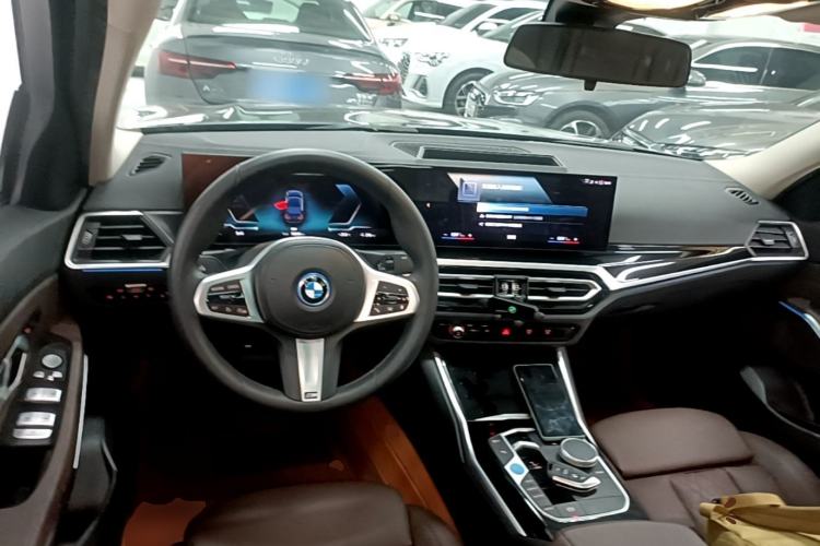 Used BMW i3 2022 eDrive 35 L Center Console