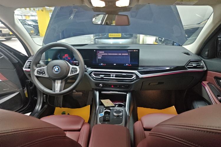 Used BMW i3 2022 eDrive 35 L Center Console