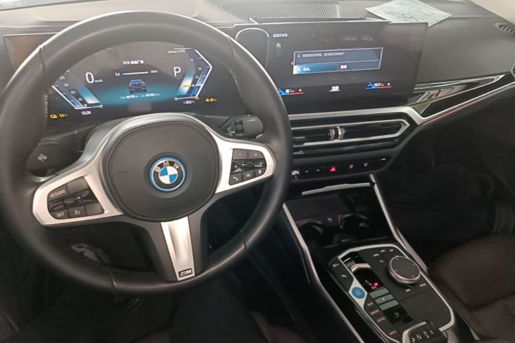 Used BMW i3 2022 eDrive 35 L Center Console