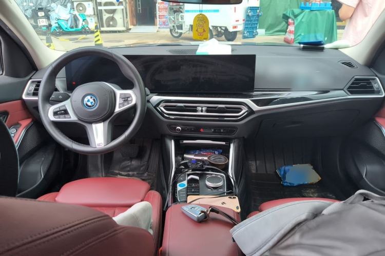 Used BMW i3 2022 eDrive 35 L Center Console