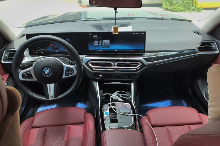Used BMW i3 2022 eDrive 35 L Center Console