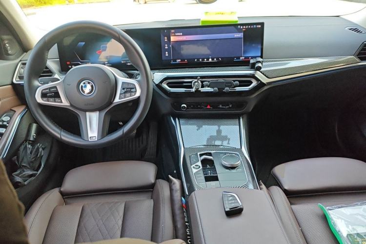 Used BMW i3 2022 eDrive 35 L Center Console