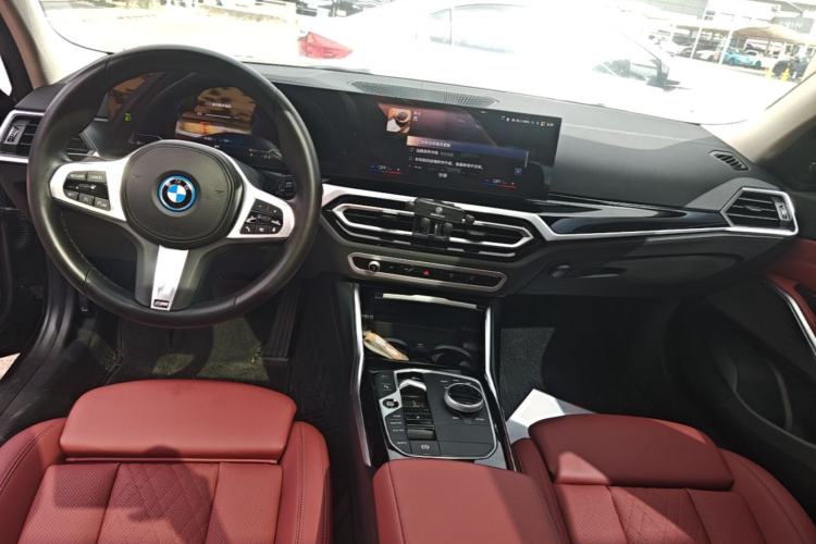 Used BMW i3 2022 eDrive 35 L Center Console