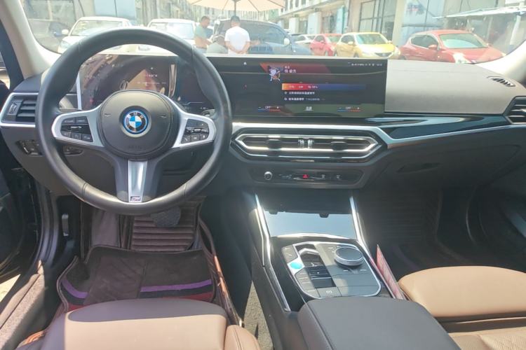 Used BMW i3 2022 eDrive 35 L Center Console