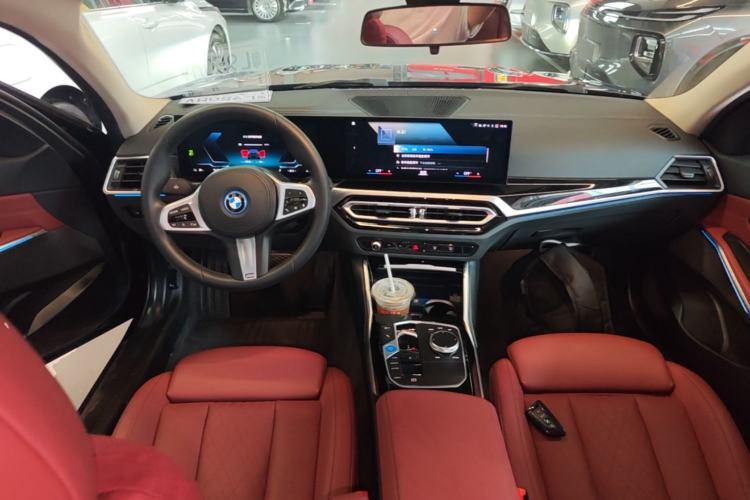 Used BMW i3 2022 eDrive 35 L Center Console