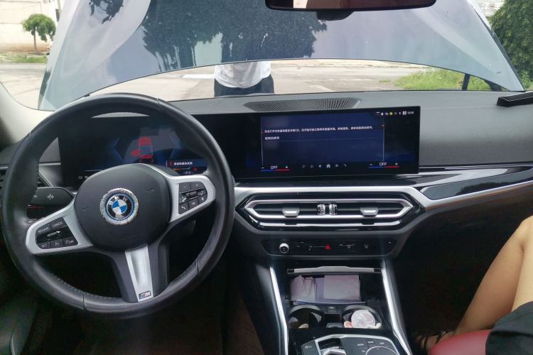 Used BMW i3 2022 eDrive 35 L Center Console