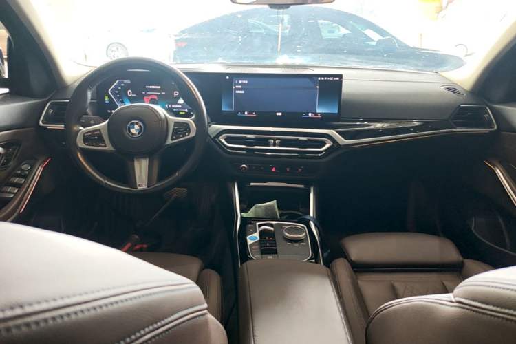 Used BMW i3 2022 eDrive 35 L Center Console