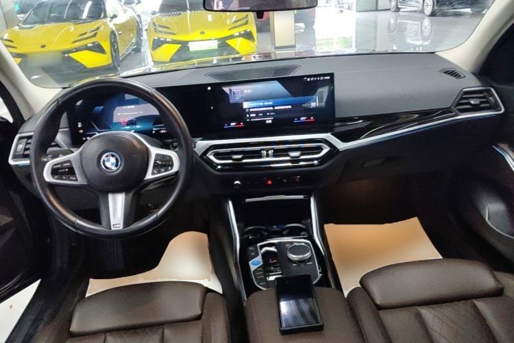 Used BMW i3 2022 eDrive 35 L Center Console