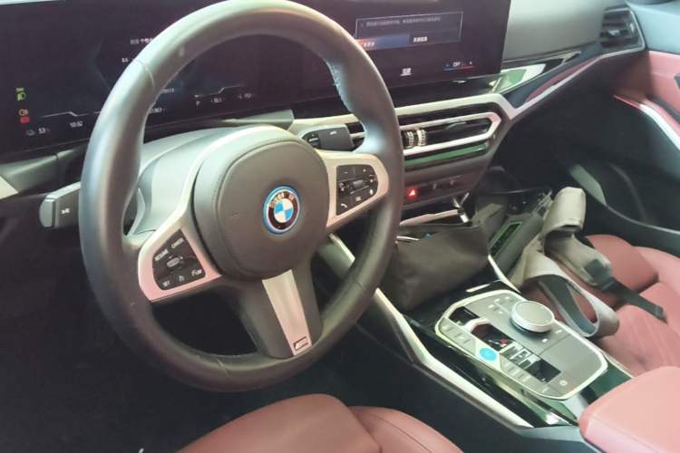 Used BMW i3 2022 eDrive 35 L Center Console