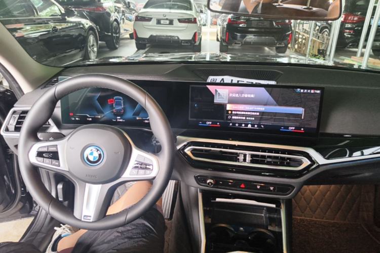 Used BMW i3 2022 eDrive 35 L Center Console