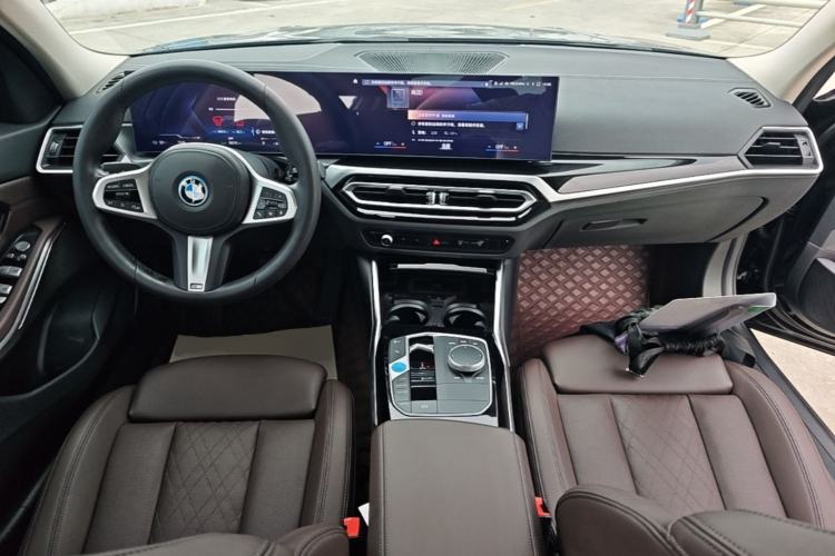 Used BMW i3 2022 eDrive 35 L Center Console
