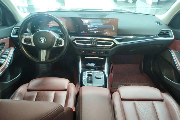 Used BMW i3 2022 eDrive 35 L Center Console