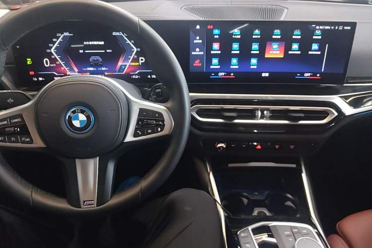 Used BMW i3 2022 eDrive 35 L Center Console