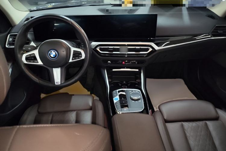 Used BMW i3 2022 eDrive 35 L Center Console