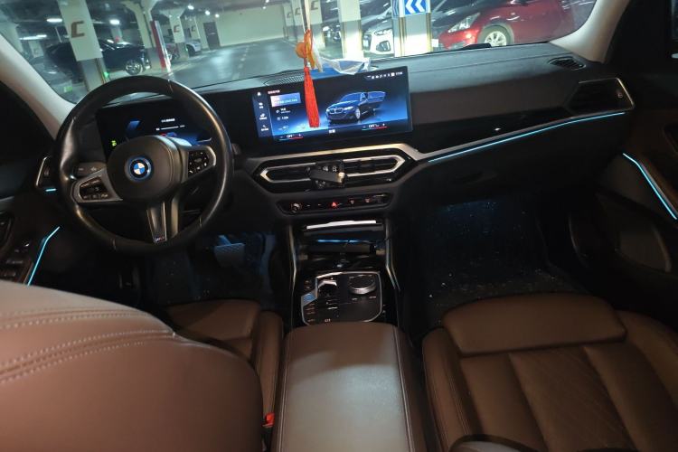 Used BMW i3 2022 eDrive 35 L Center Console