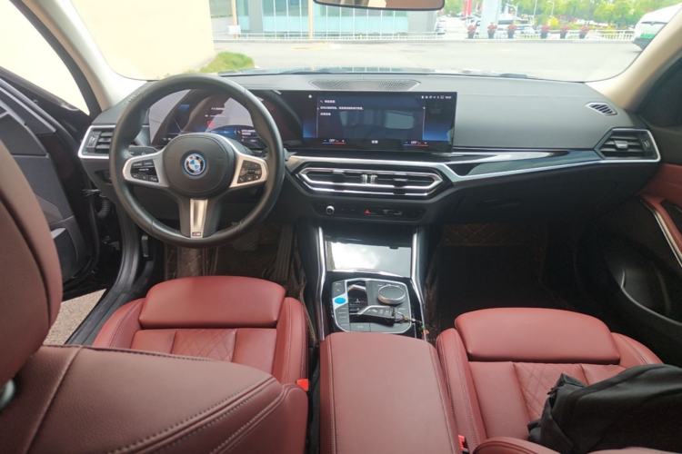 Used BMW i3 2022 eDrive 35 L Center Console