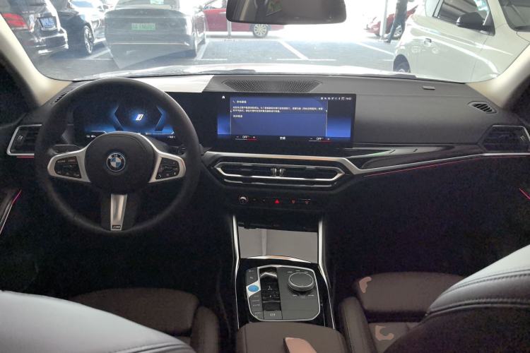 Used BMW i3 2022 eDrive 35 L Center Console