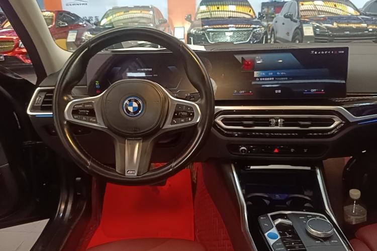 Used BMW i3 2022 eDrive 35 L Center Console