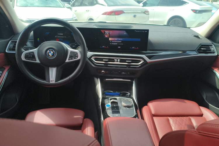 Used BMW i3 2022 eDrive 35 L Center Console