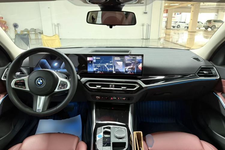 Used BMW i3 2022 eDrive 35 L Center Console