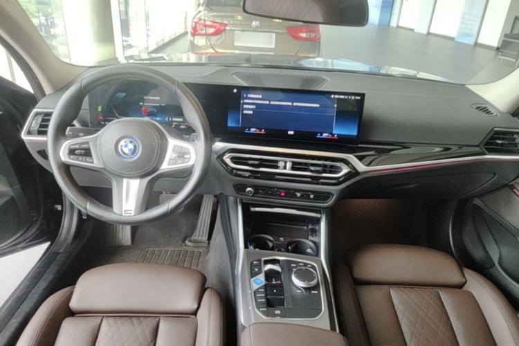 Used BMW i3 2022 eDrive 35 L Center Console