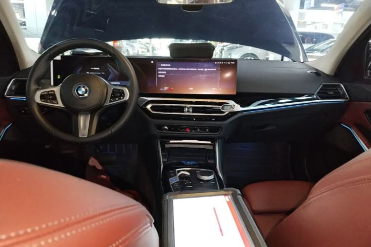 Used BMW i3 2022 eDrive 35 L Center Console