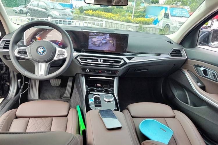 Used BMW i3 2022 eDrive 35 L Center Console