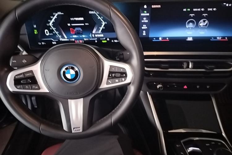 Used BMW i3 2022 eDrive 35 L Center Console