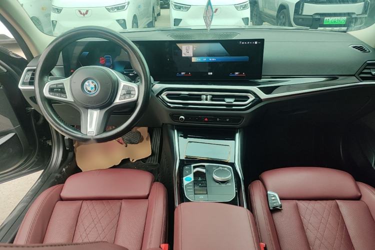 Used BMW i3 2022 eDrive 35 L Center Console