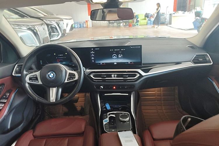 Used BMW i3 2022 eDrive 35 L Center Console
