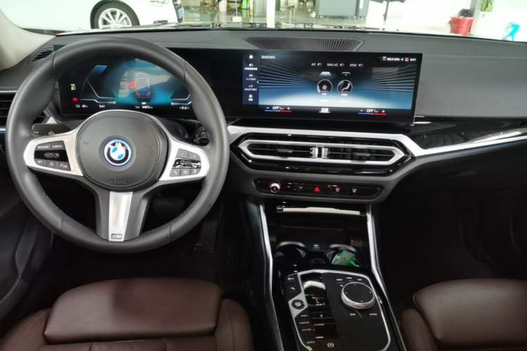 Used BMW i3 2022 eDrive 35 L Center Console