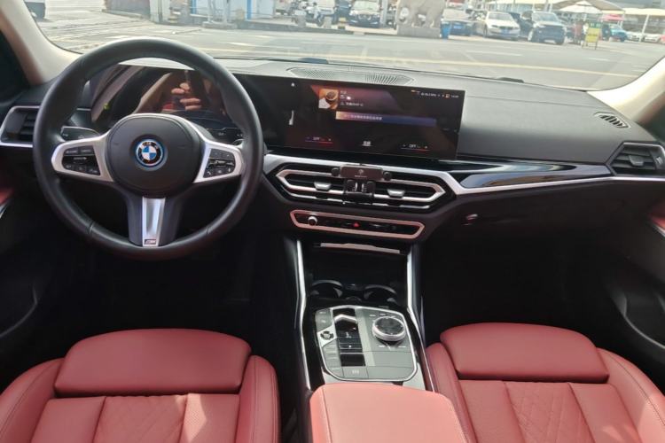 Used BMW i3 2022 eDrive 35 L Center Console