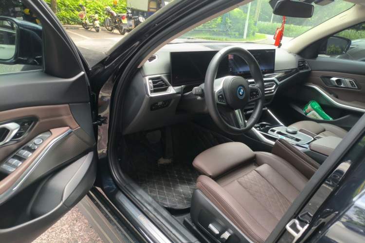 Used BMW i3 2022 eDrive 35 L Driver Seat