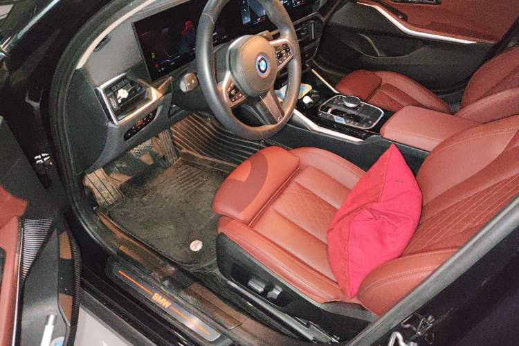 Used BMW i3 2022 eDrive 35 L Driver Seat