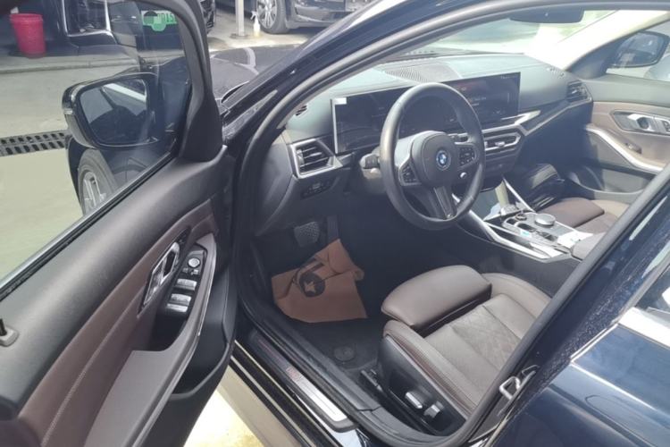 Used BMW i3 2022 eDrive 35 L Driver Seat