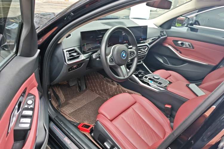 Used BMW i3 2022 eDrive 35 L Driver Seat