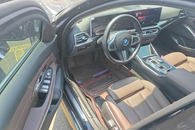 Used BMW i3 2022 eDrive 35 L Driver Seat