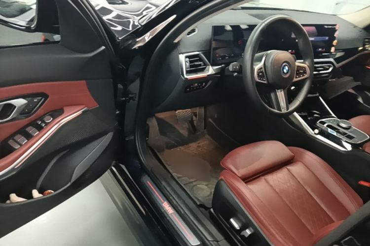 Used BMW i3 2022 eDrive 35 L Driver Seat