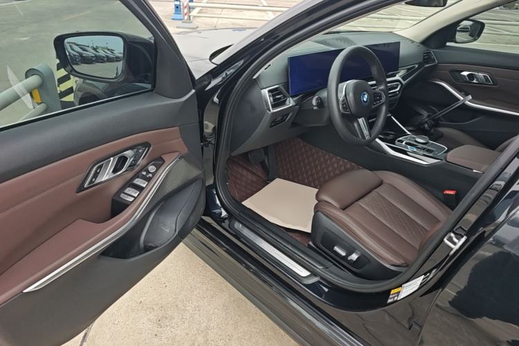 Used BMW i3 2022 eDrive 35 L Driver Seat