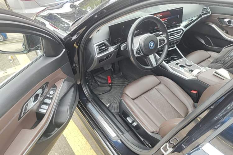 Used BMW i3 2022 eDrive 35 L Driver Seat
