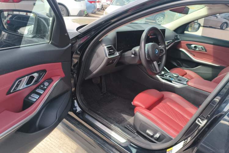 Used BMW i3 2022 eDrive 35 L Driver Seat