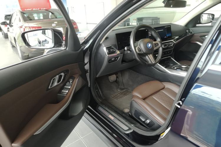 Used BMW i3 2022 eDrive 35 L Driver Seat