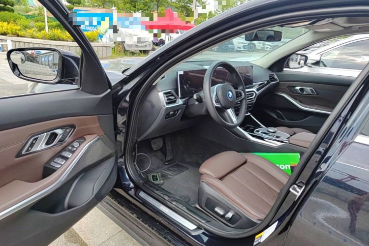 Used BMW i3 2022 eDrive 35 L Driver Seat