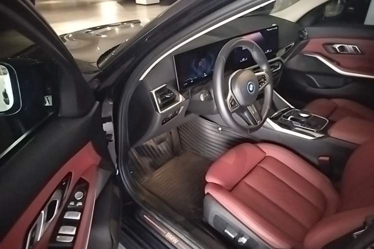 Used BMW i3 2022 eDrive 35 L Driver Seat