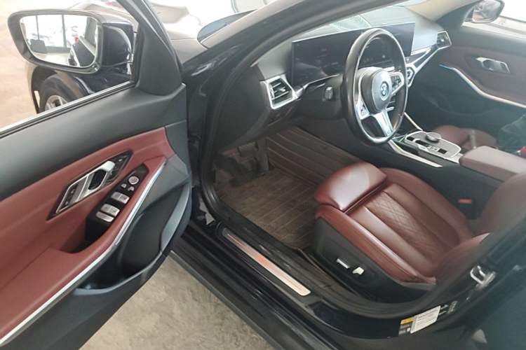 Used BMW i3 2022 eDrive 35 L Driver Seat