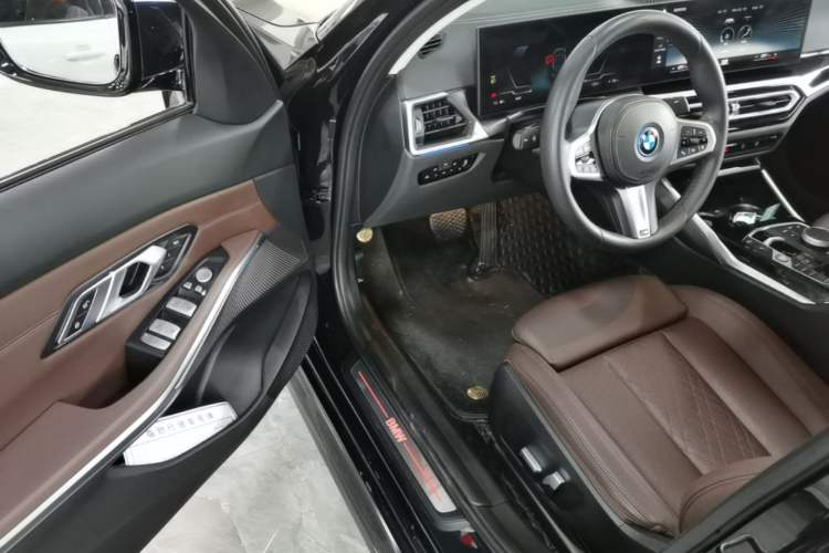 Used BMW i3 2022 eDrive 35 L Driver Seat
