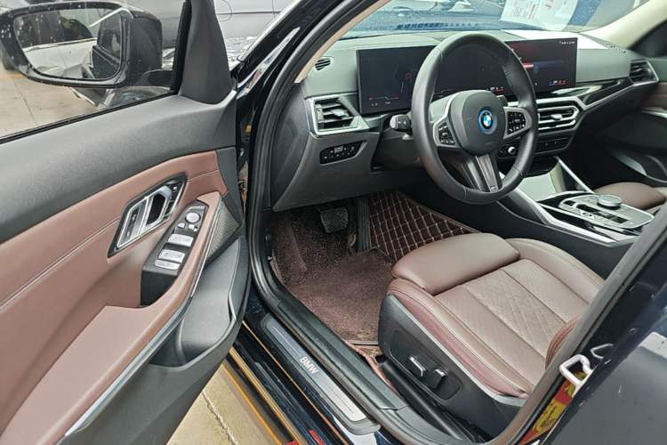 Used BMW i3 2022 eDrive 35 L Driver Seat